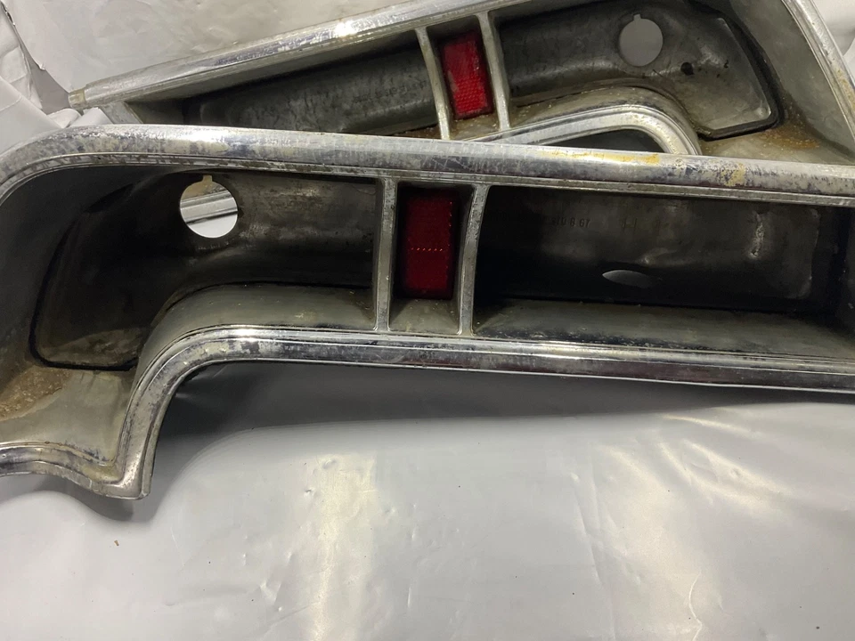 Carcasas de luces traseras Catalina 1967 izquierda y derecha Foto 2 de 4