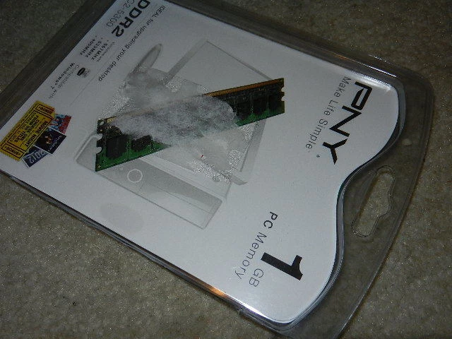 open PNY 1GB Dual Channel DDR2 667 MHz PC2-5300 Desktop Dimm RAM Memory - Image 4 of 4