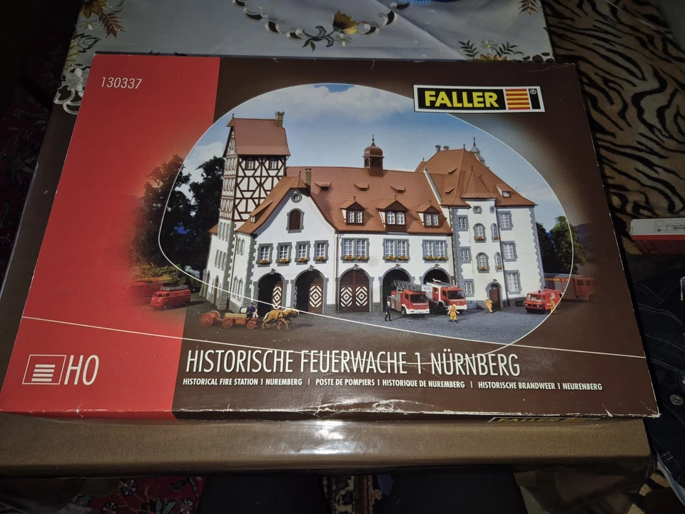 Historische Feuerwache 1 Nürnberg und Figuren  - Bild 2 von 4