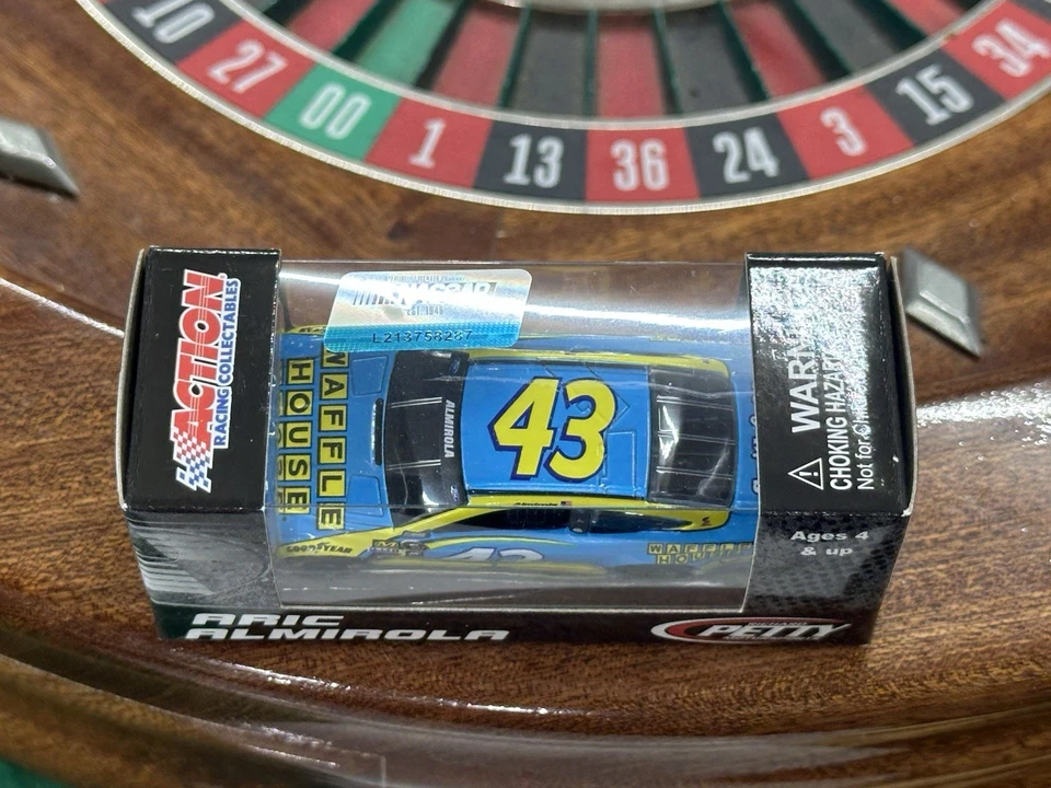 Aric Almirola #43 Waffle House 2016 Richard Petty Ford 1/64 NASCAR diecast raro Foto 2 de 4