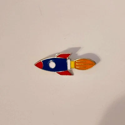 Kleine Rakete mit Feuerschweif - Metall - 4,0 x 1,0 x 1,0 cm - Pin, Button - neu - Bild 1 von 4