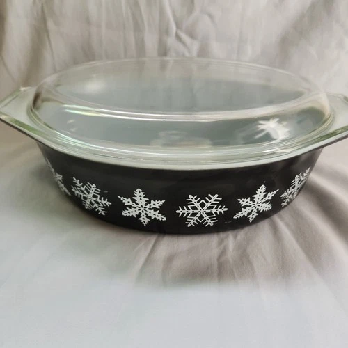 VINTAGE Pyrex 2 1/2 Qt 045 Black White Snowflake Casserole Dish with Lid Oval