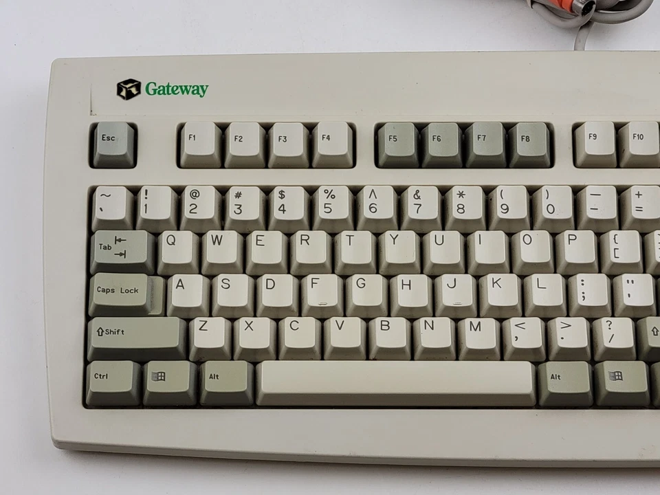 Vintage Gateway / Key Tronic PS/2 Wired Computer Keyboard - Model 7001049 - Image 3 of 4