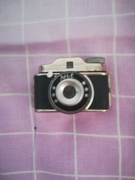 Micro camara hit con su funda antigua