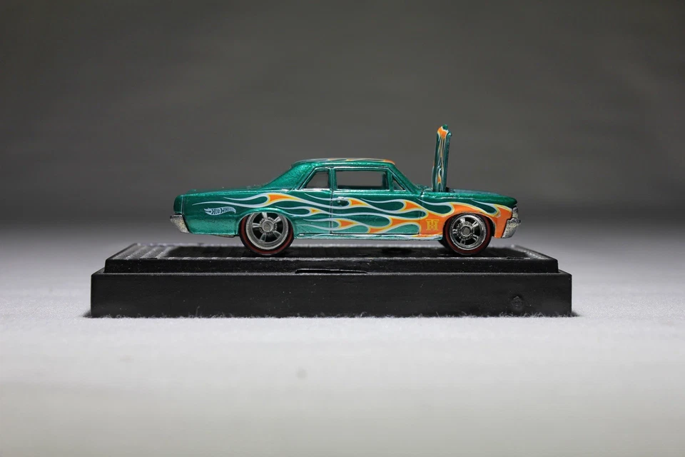 Hot Wheels 2011 Super Treasure Hunt 🔥 '64 Pontiac GTO (paquete de 2) Foto 2 de 4