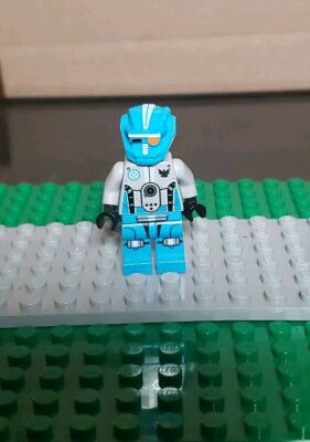 LEGO Azure Robot Sidekick Galaxy Squad Space Minifigure Figure