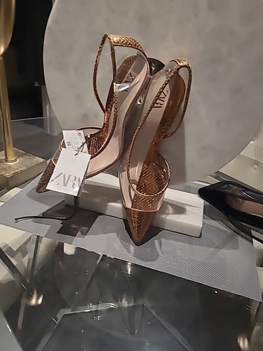 Zara Womens Clear And Gold Stilletos 9 US 40EU NWT - Picture 6 of 10
