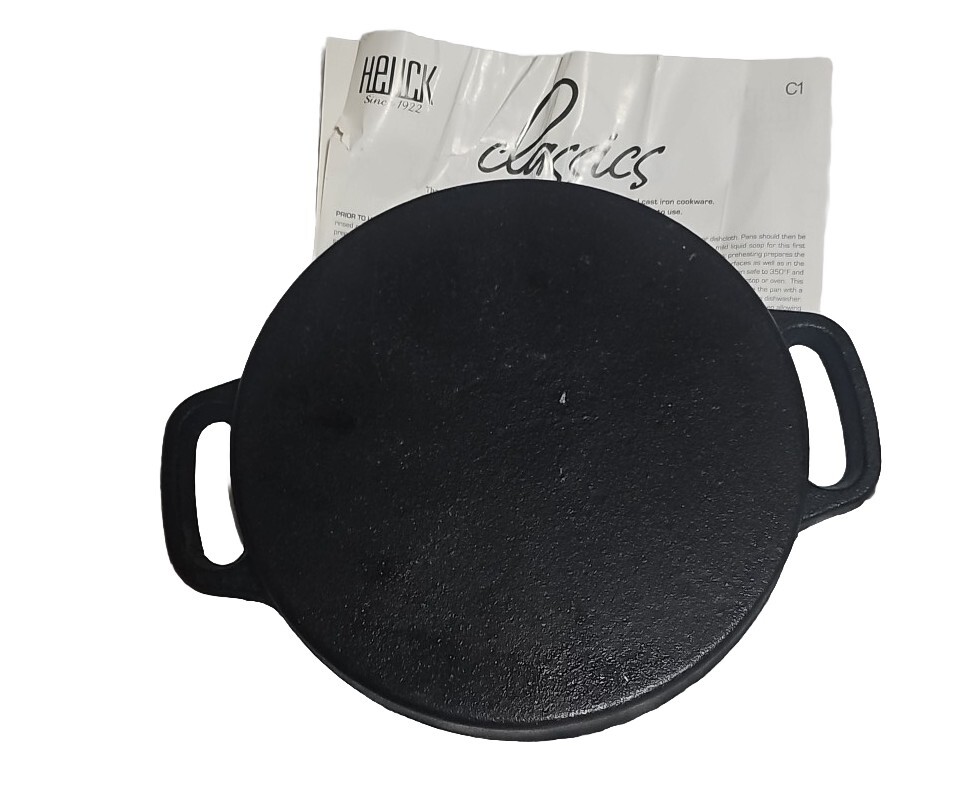 Cast Iron Skillet. Heuck Classics 8 Wedge Cornbread Pan W/ D Handles