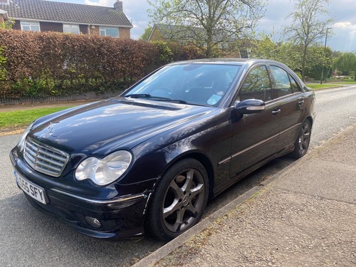 Mercedes C320 CDI 3.0 V6 - Picture 2 of 18