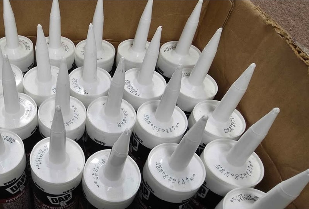 DAP 100% Silicone White Kitchen & Bath LOT of 27 & Caulk Gun NEW