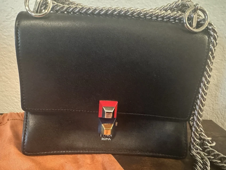 Bolso de Hombro Fendi Cuero Negro Kan I Cadena Trenzada con Bolsa para el Polvo - Auténtico Foto 2 de 4