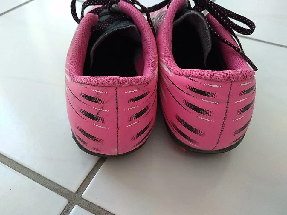 UMBRO PinkSoccer Cleats Shoes Girls Youth sz 3.5 - Image 4 of 4