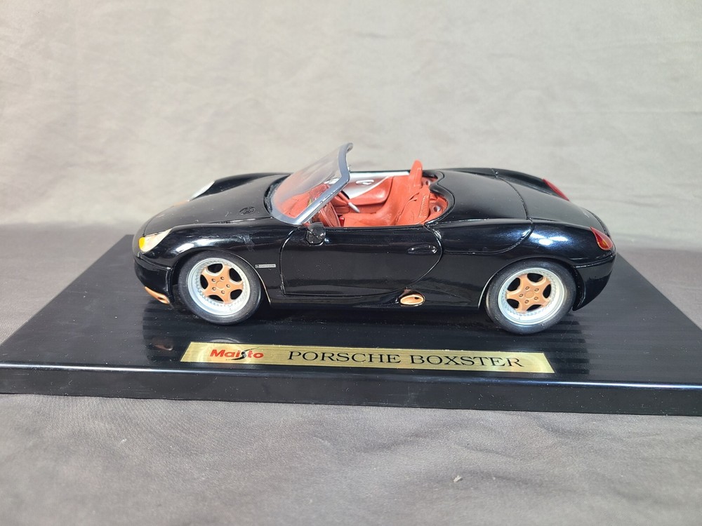 Maisto 1:18 Scale Porsche Boxster Diecast Model Car. Black. Convertible.