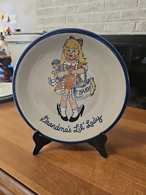 Louisville Stoneware  Grandma s Lil  Lady  10  Plate. 