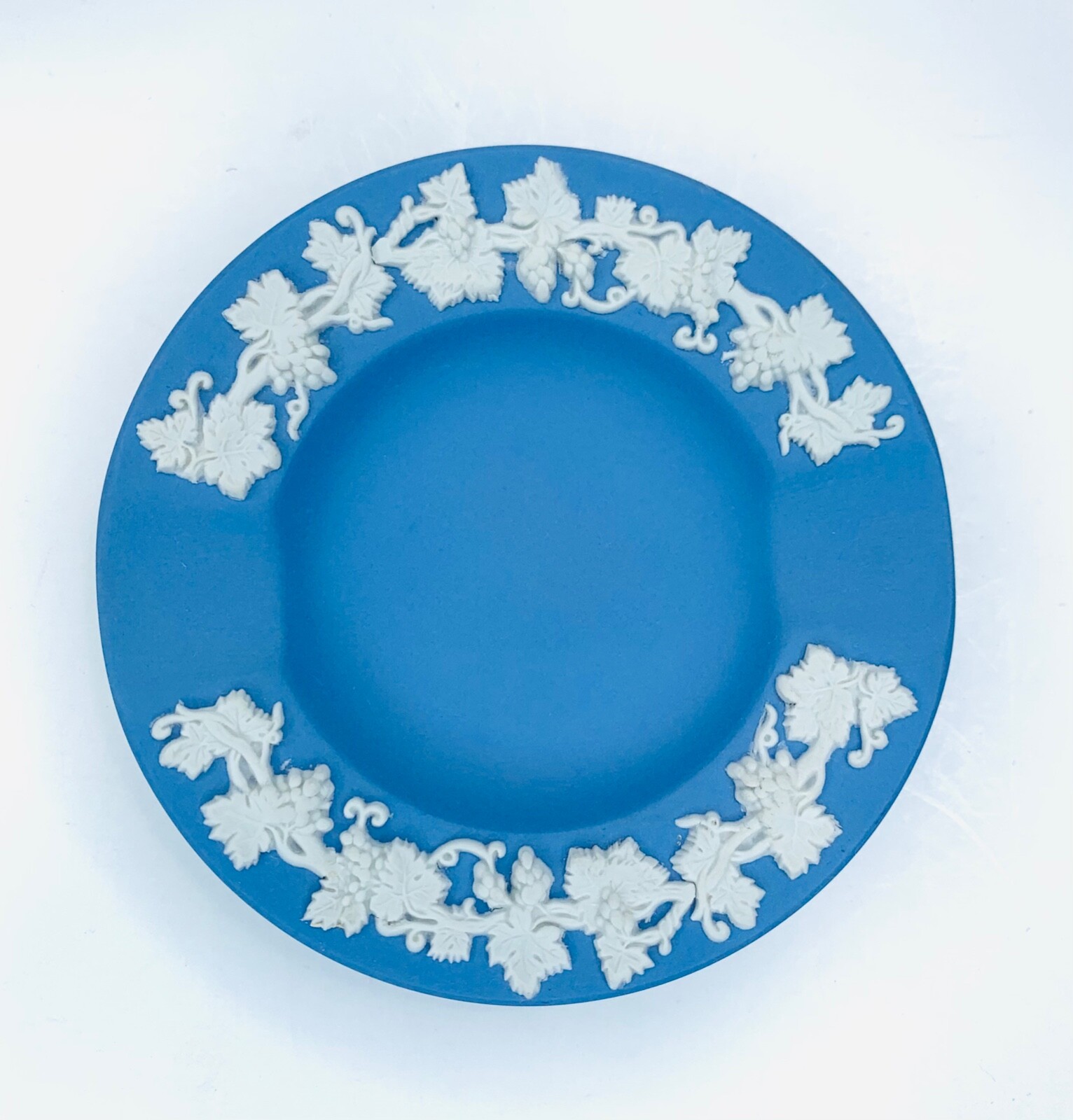 Wedgwood Jasperware Blue Cupid Asleep Lighter & Ashtrays; 3 PC CIGARETTE SET VTG