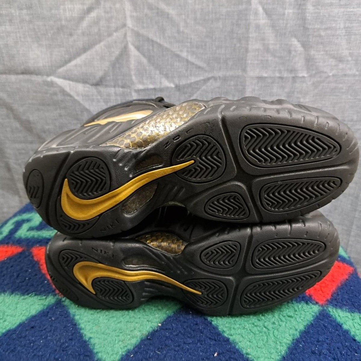Nike Air Foamposite Pro Men Size 7.5 Black Metallic Gold  display picture 3
