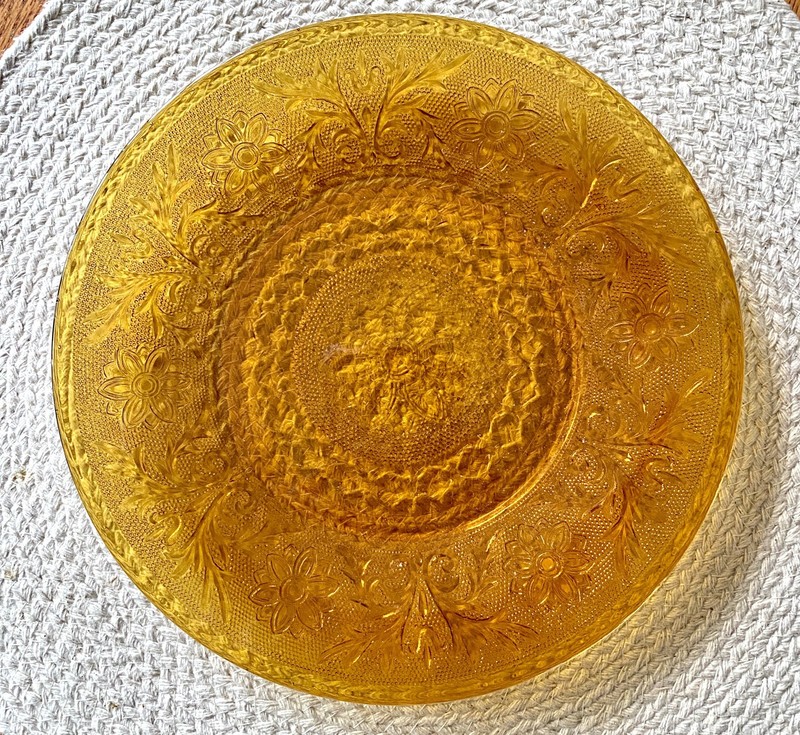 Iconic Indiana Glass Tiara Golden Amber Sandwich Daisy 9" Luncheon Dinner Plate 