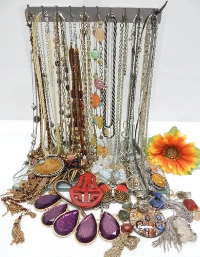 VINTAGE TO NOW FASHION/COSTUME/ CRAFT JEWELRY NECKLACE LOT,  MIXED MATERIALS