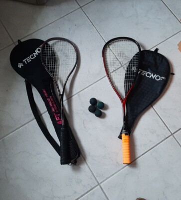 2 TECNO PRO Squashschläger inkl. Hüllen und 4 Bälle (langsam)