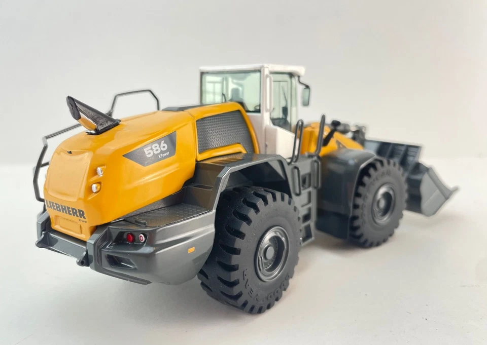 NZG 10061 Liebherr L586-4 Large Wheel Loader 2024 Version - Scale 1:50 - Image 4 of 4