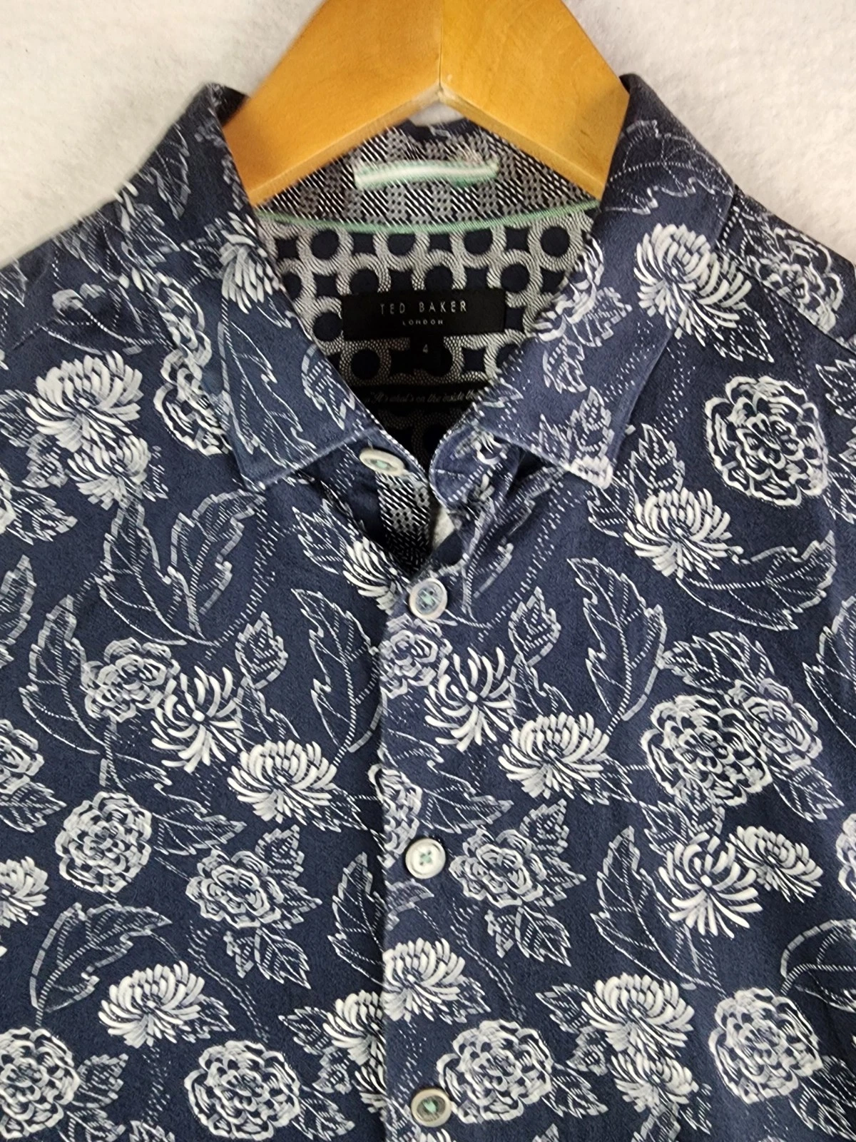 TED BAKER London Button Down Shirt Men’s Size 4 (Large) Navy Floral Short Sleeve