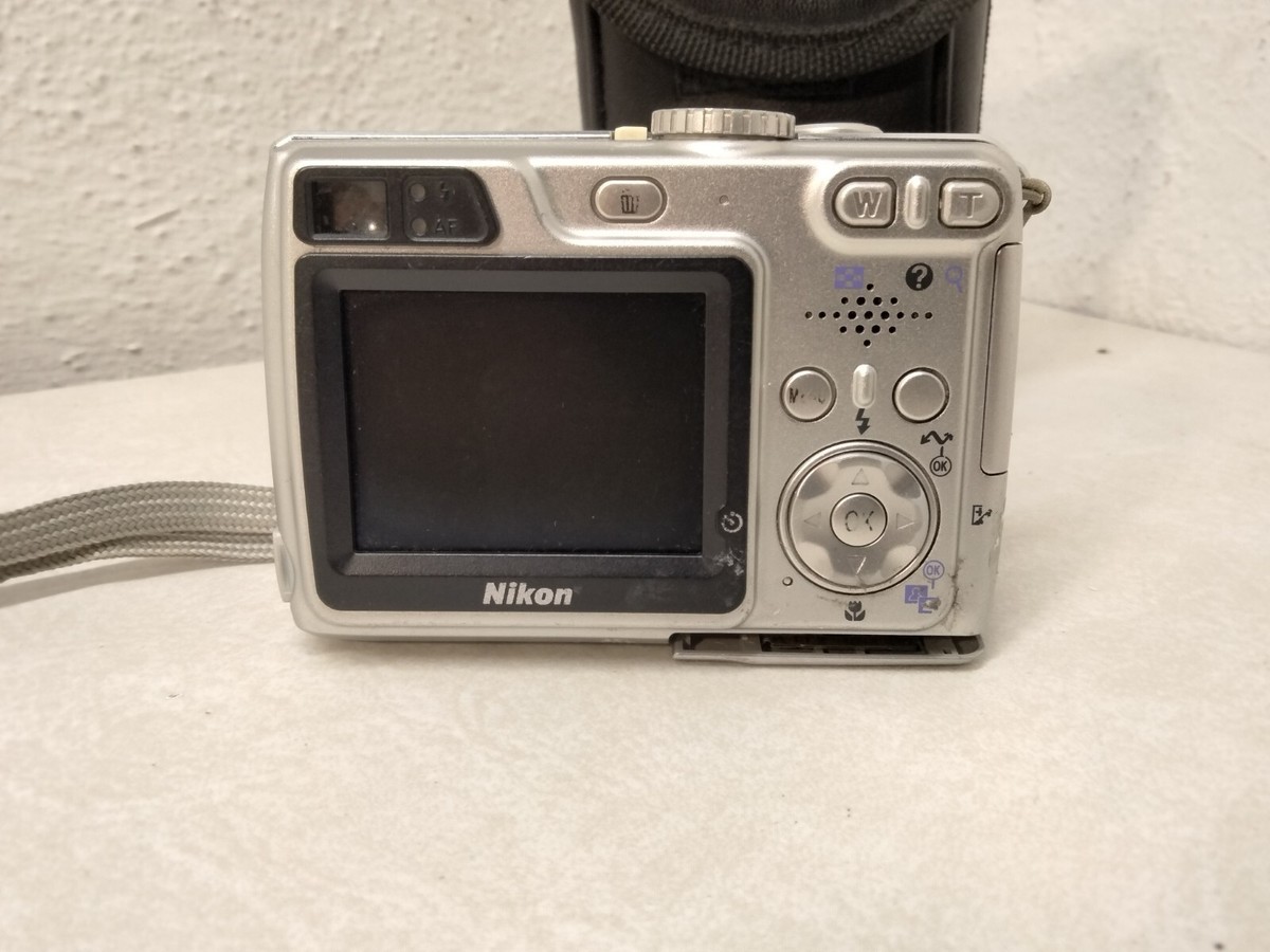 Nikon Coolpix 5900 5.1MP Digital Camera 3x Optical E5900 EN-EL5 SD 