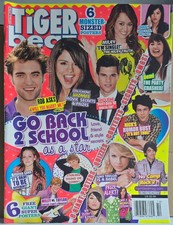 TIGER BEAT OCT 2009 with TAYLOR SWIFT JONAS BRO JUSTIN BIEBER MILEY FREE POSTERS