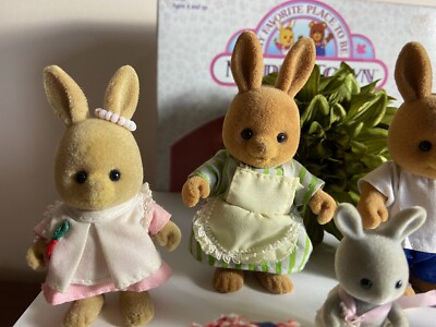 Vintage MAPLE TOWN Dollhouse PATTY RABBIT FAMILY Complete Set Of 6