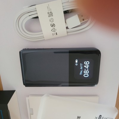 ALT MIVE AT-M140 Style Folder 2 cell phone 32GB LTE/3G - Black