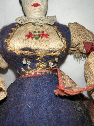 2 bambole vintage ~9" primitive russe/europee orientali maschio/femmina in abito da festa - Foto 7 di 23