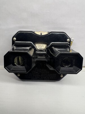 Vintage ViewMaster 3D Viewer Bakelite Black in box With Charlie Brown Reel Nice