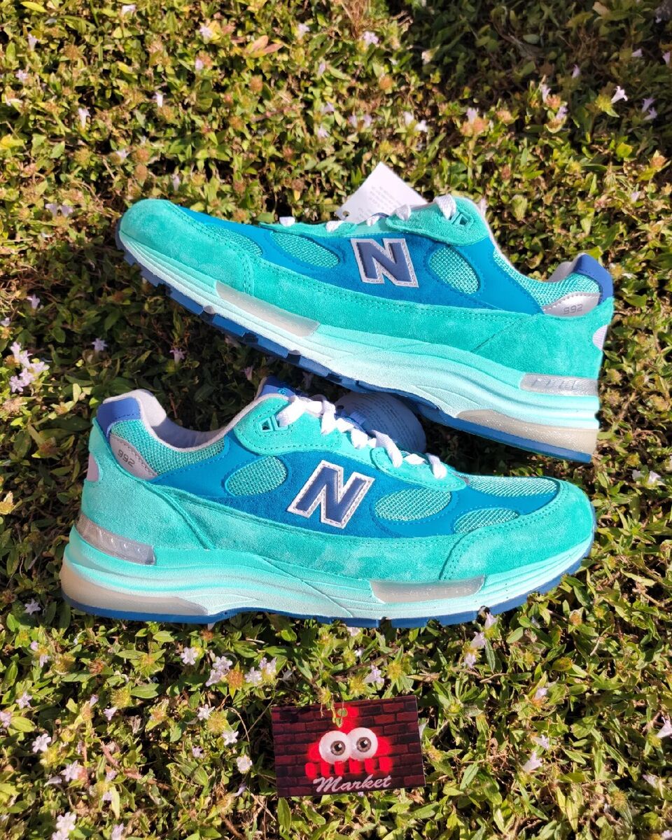 Size 10.5 - New Balance 992 Made in USA Blue Silver Metallic Size 10.5 - New Balance 992 Made in USA Blue Silver Metallic