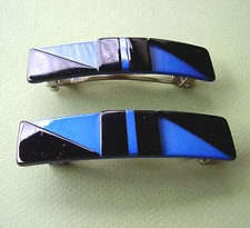 1508 / pair of black and blue plastic clasps