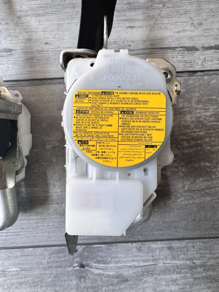 Conjunto retractor cinturón seguridad pasajero derecho Lexus CT 200H 2011-2016 negro OEM Foto 3 de 3