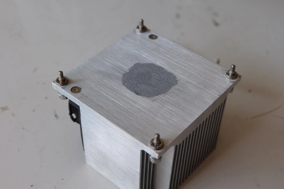 Intel/Foxconn E47199-001 2U active heatsink/fan LGA1366 - Image 3 of 3