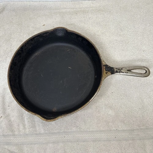 Antique *Rare* 1920s Wagner Ware Stylized Center Logo Cast Iron w/Heat Ring 1058