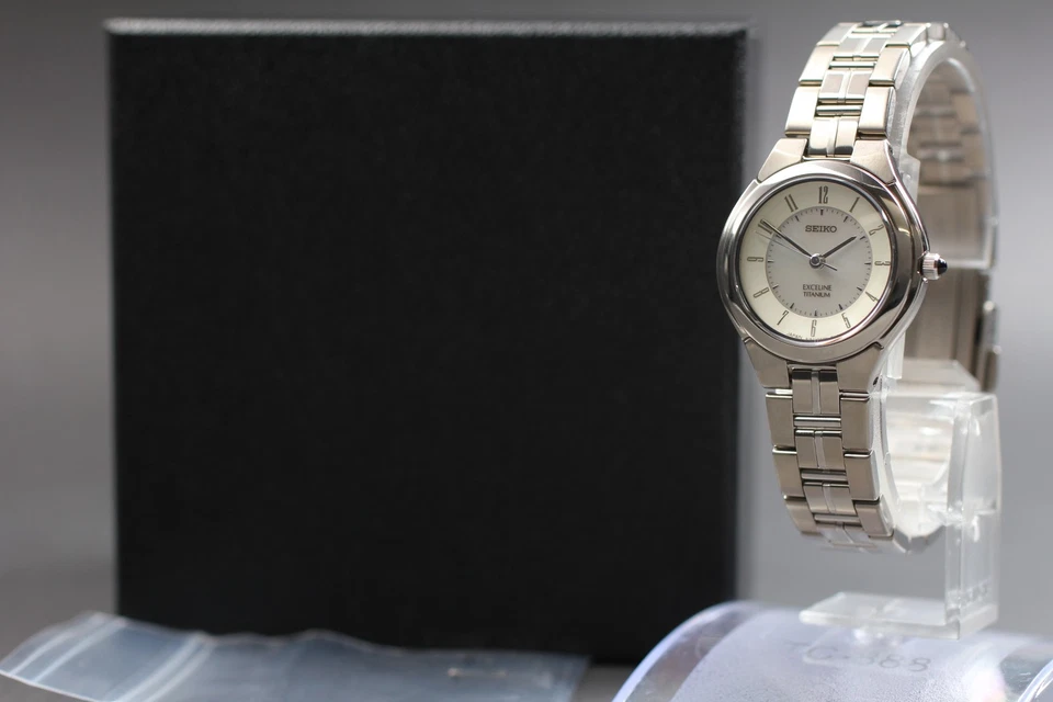 Reloj para mujer de colección 2000 como nuevo Seiko Exceline 4J41-0140 MOP titanio HAQ Qz JAPÓN Foto 2 de 4