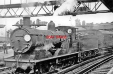 PHOTO  SR EX LSWR DRUMMOND 700 CLASS 0-6-0 NO 30339 AT WATERLOO 1950