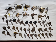 LOT OF 96 VARIOUS VINTAGE KEYS