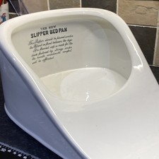 ANTIQUE VINTAGE CREAM CERAMIC The NEW SLIPPER BED PAN URINAL CONTAINER