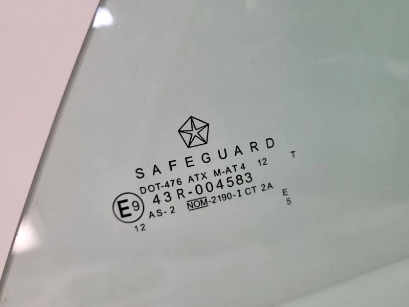 05-08 CHRYSLER PT CRUISER Passenger Right RH Quarter Glass Convertible 05067226A Foto 2 de 4