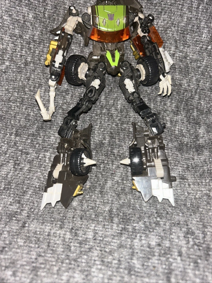 Transformers Revenge of the Fallen Deluxe Class LOCKDOWN - Image 4 of 4