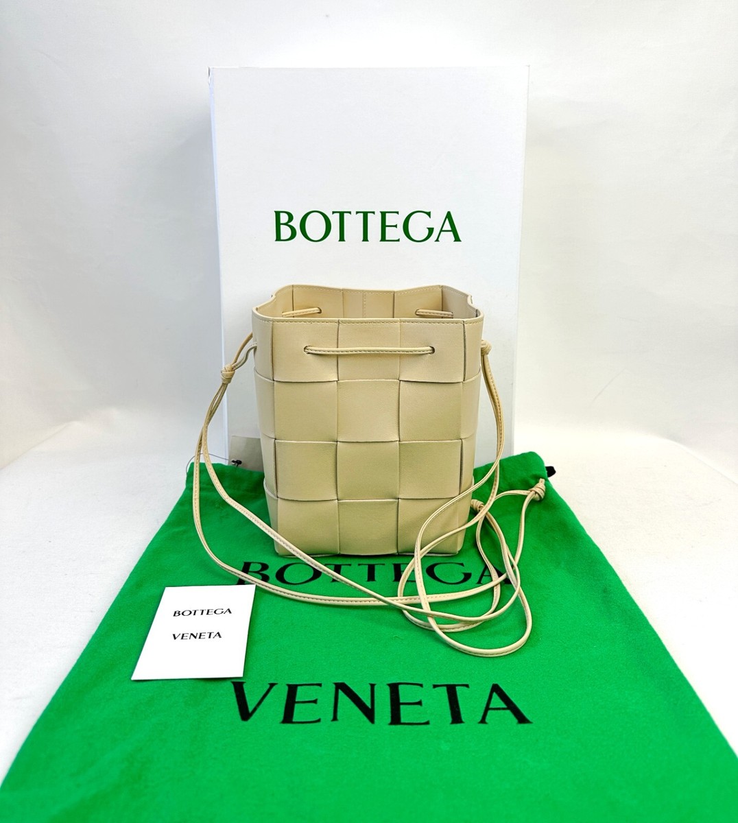 ●BOTTEGAVENETA ●ボッテガヴェネタ Body Bucket BOTTEGA VENETA Porridge Cassette Small Intrecciato Leather