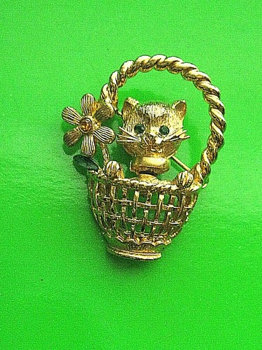 Vintage  KITTY CAT in basket -  scatter pin  ,  scarf pin , brooch GIFT BOXED - 第 2/3 張圖片