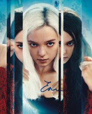 ESME CREED MILES signed Autogramm 20x25cm HANNA in Person autograph COA