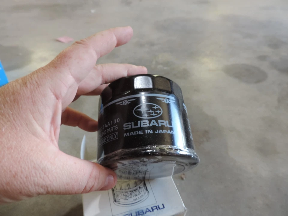 Nuevo* FILTRO DE ACEITE ORIGINAL OEM SUBARU 15208AA130 Foto 2 de 4