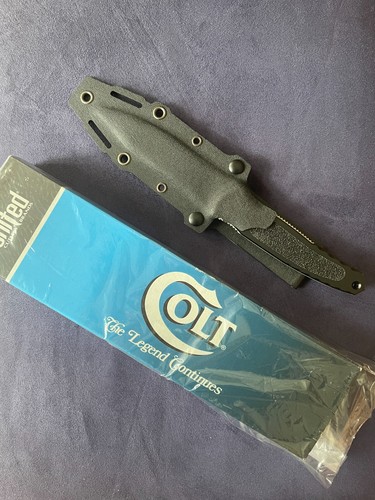 United Besteck M4-K Colt CT0099BKSB feststehendes Messer mit Mantel