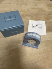 Wedgwood Uhr blau und wei&szlig;. Kommt mit Box