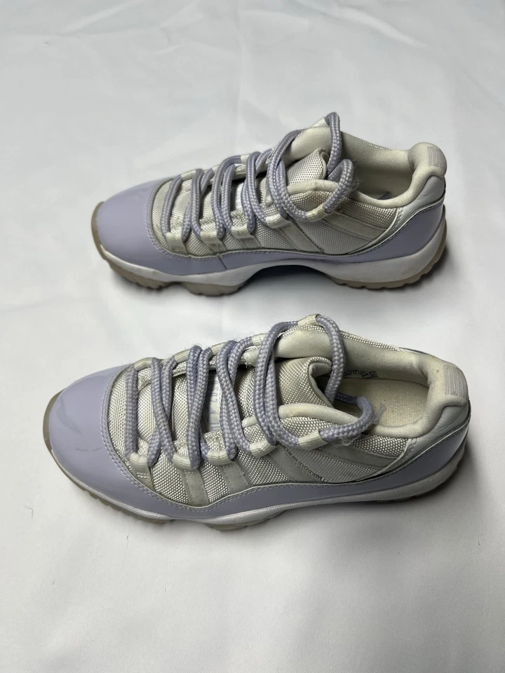 Talla 6.5 - Air Jordan 11 Retro Bajo Violeta Puro W Foto 4 de 4