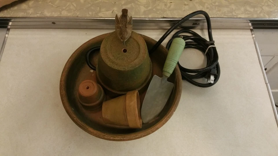 Fuente de agua vintage de mesa para pájaros/jardinería Foto 2 de 4